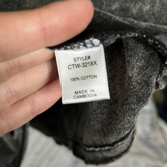 Zenana Plus Size Oversized Mineral Wash Boyfriend Tee - Picture 5 of 5